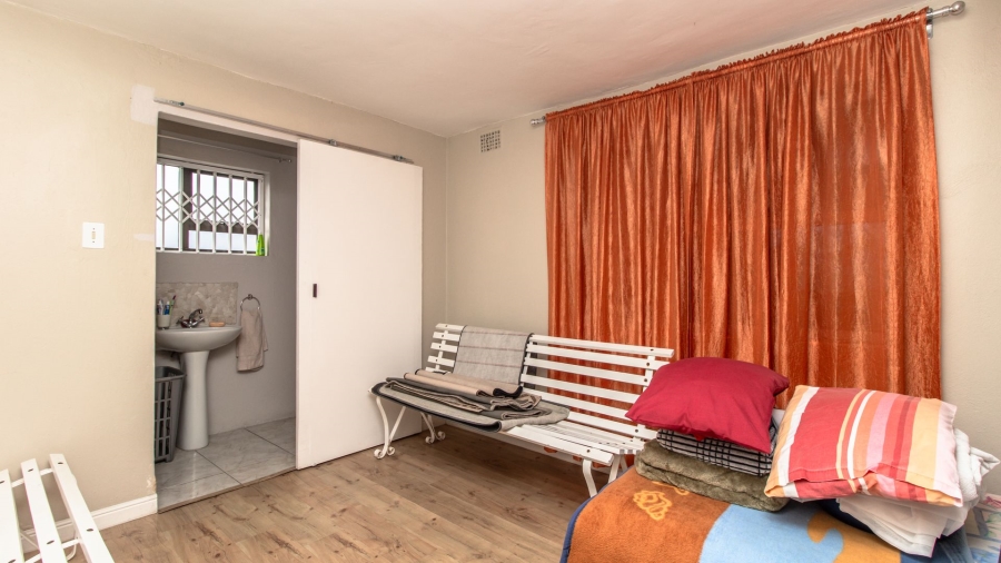 7 Bedroom Property for Sale in Loevenstein Western Cape
